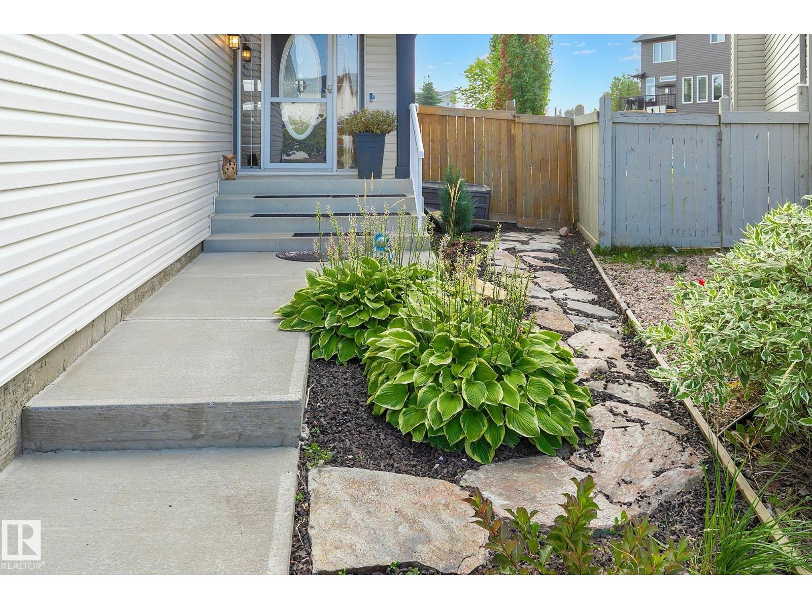 15 Harwood Co, Spruce Grove, Alberta  T7X 0H7 - Photo 2 - E4463723