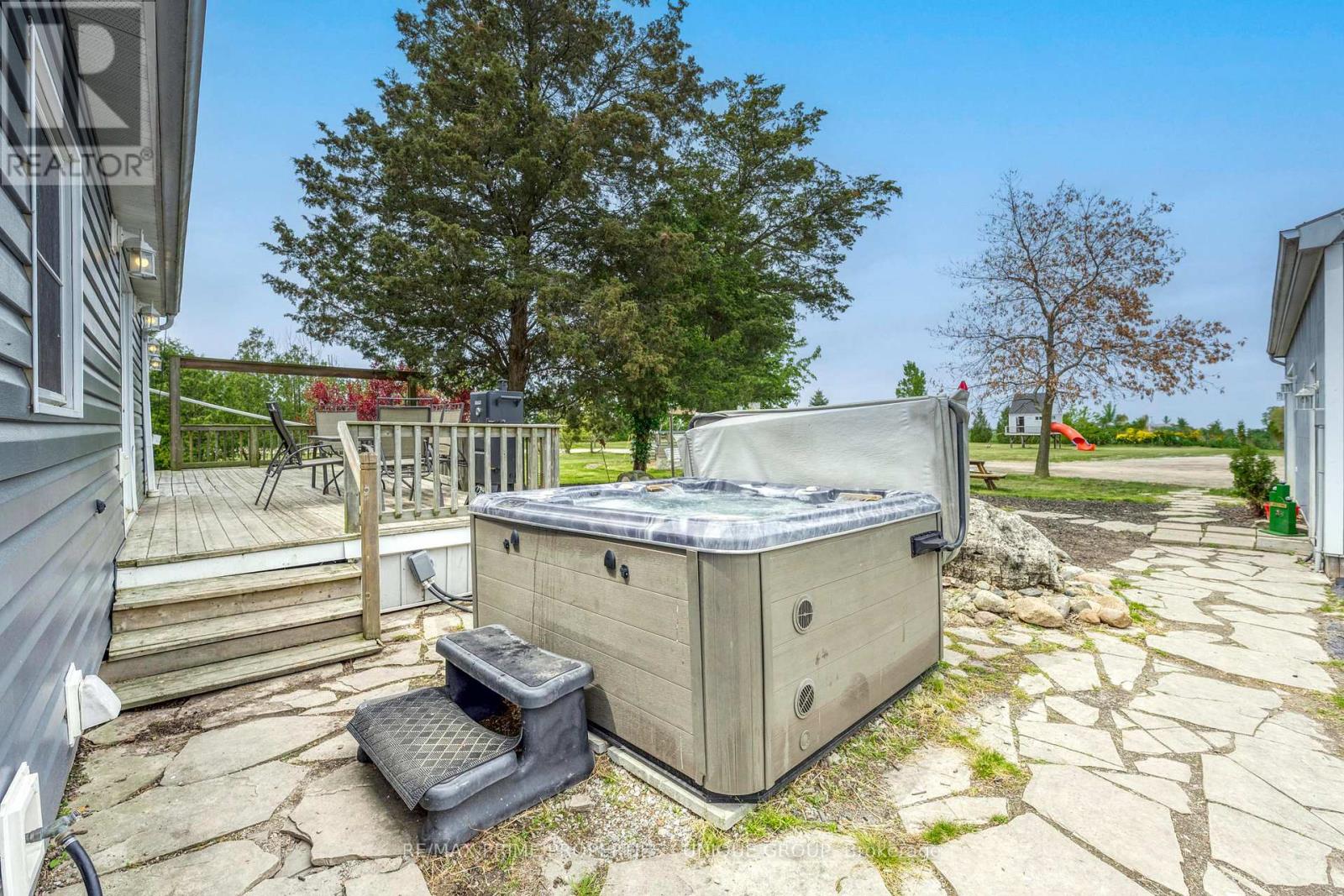 2274 Jackson Road, Sarnia, Ontario  N7T 7H2 - Photo 31 - X12485019