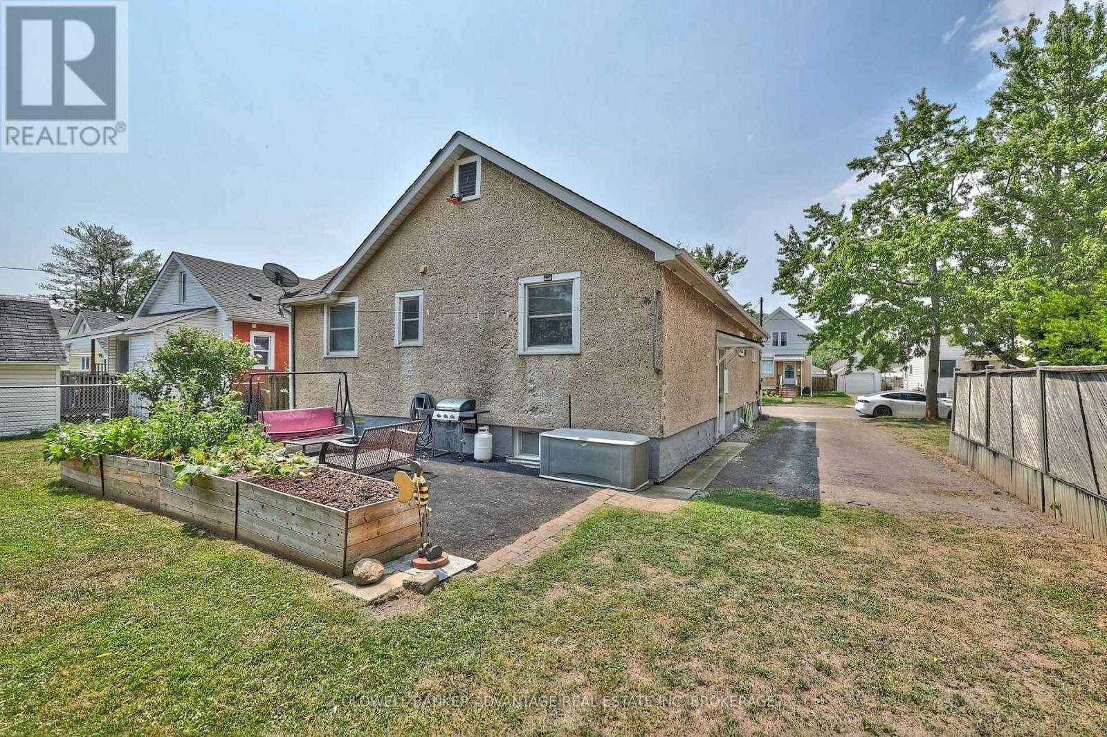 17 Clifford Avenue, Welland, Ontario  L3C 2C6 - Photo 25 - X12480010