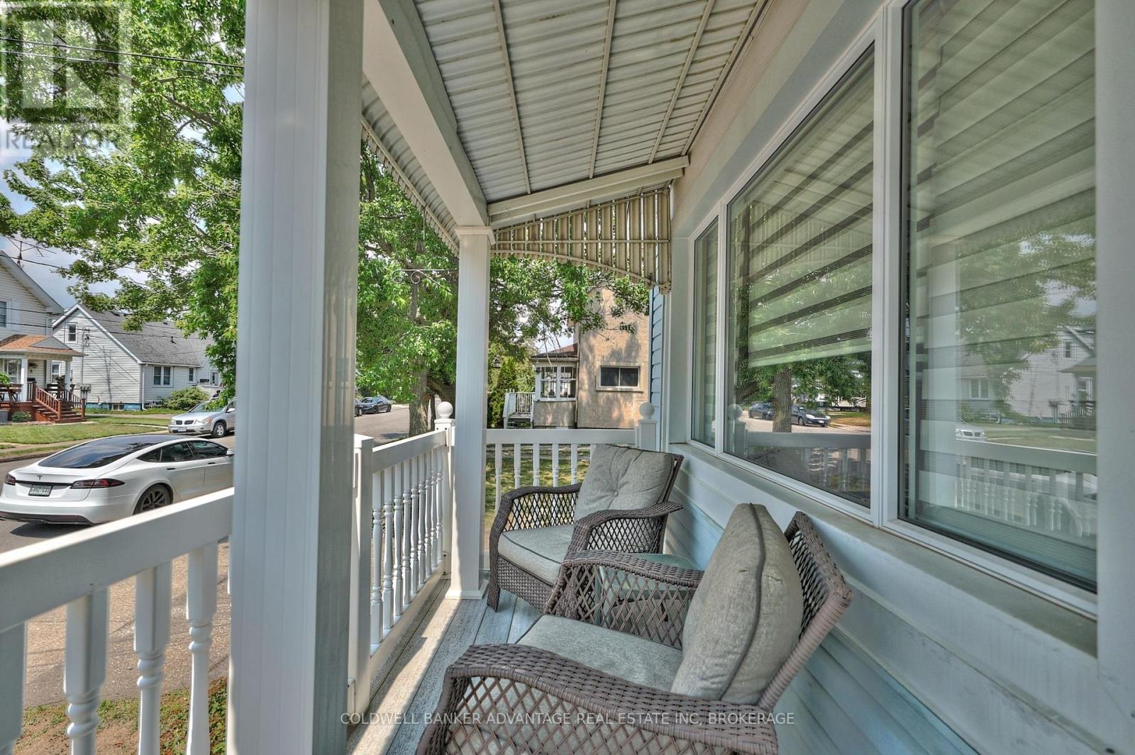 17 Clifford Avenue, Welland, Ontario  L3C 2C6 - Photo 2 - X12480010