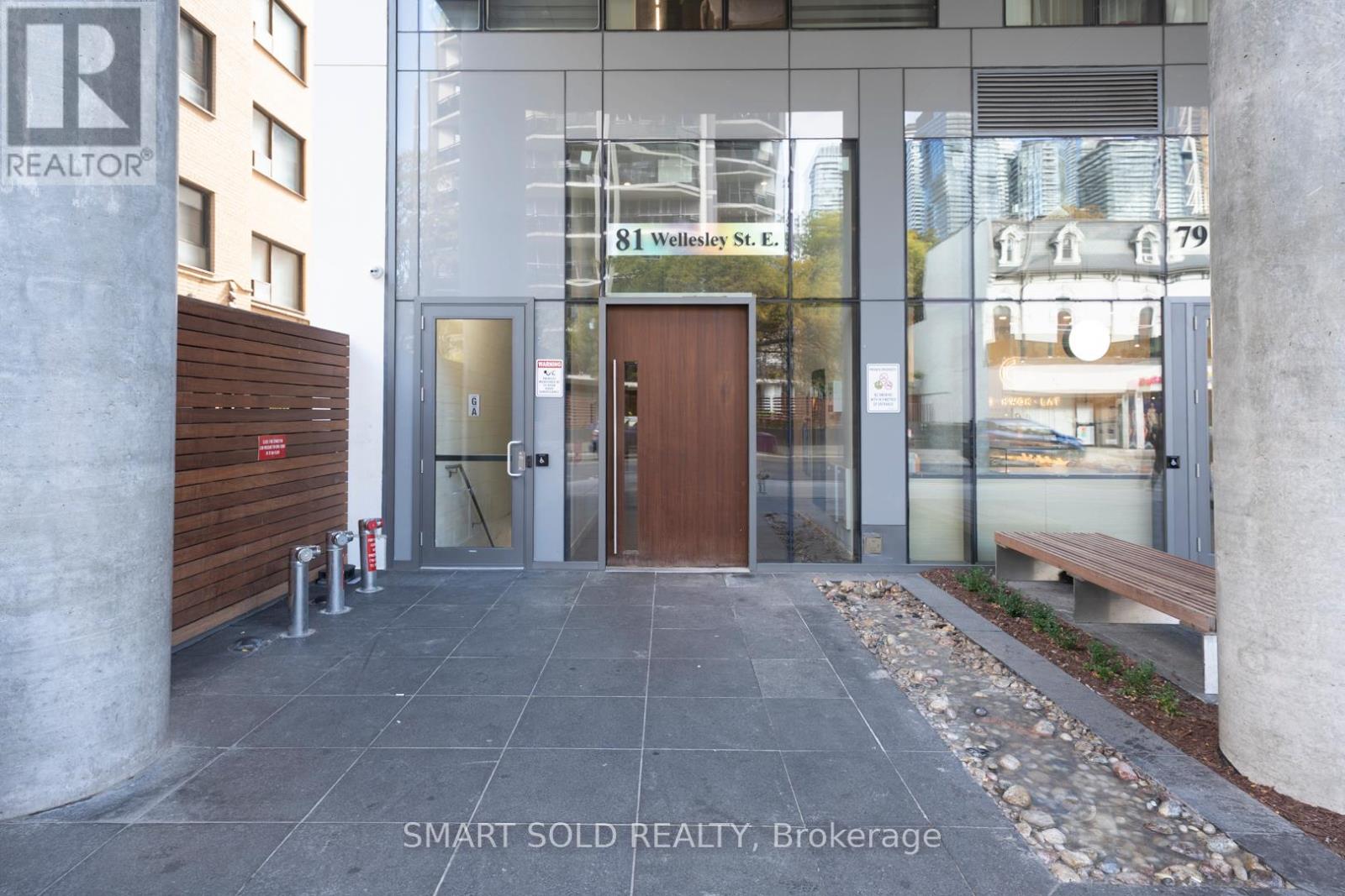 1307 - 81 Wellesley Street E, Toronto, Ontario  M4Y 0C5 - Photo 3 - C12484988