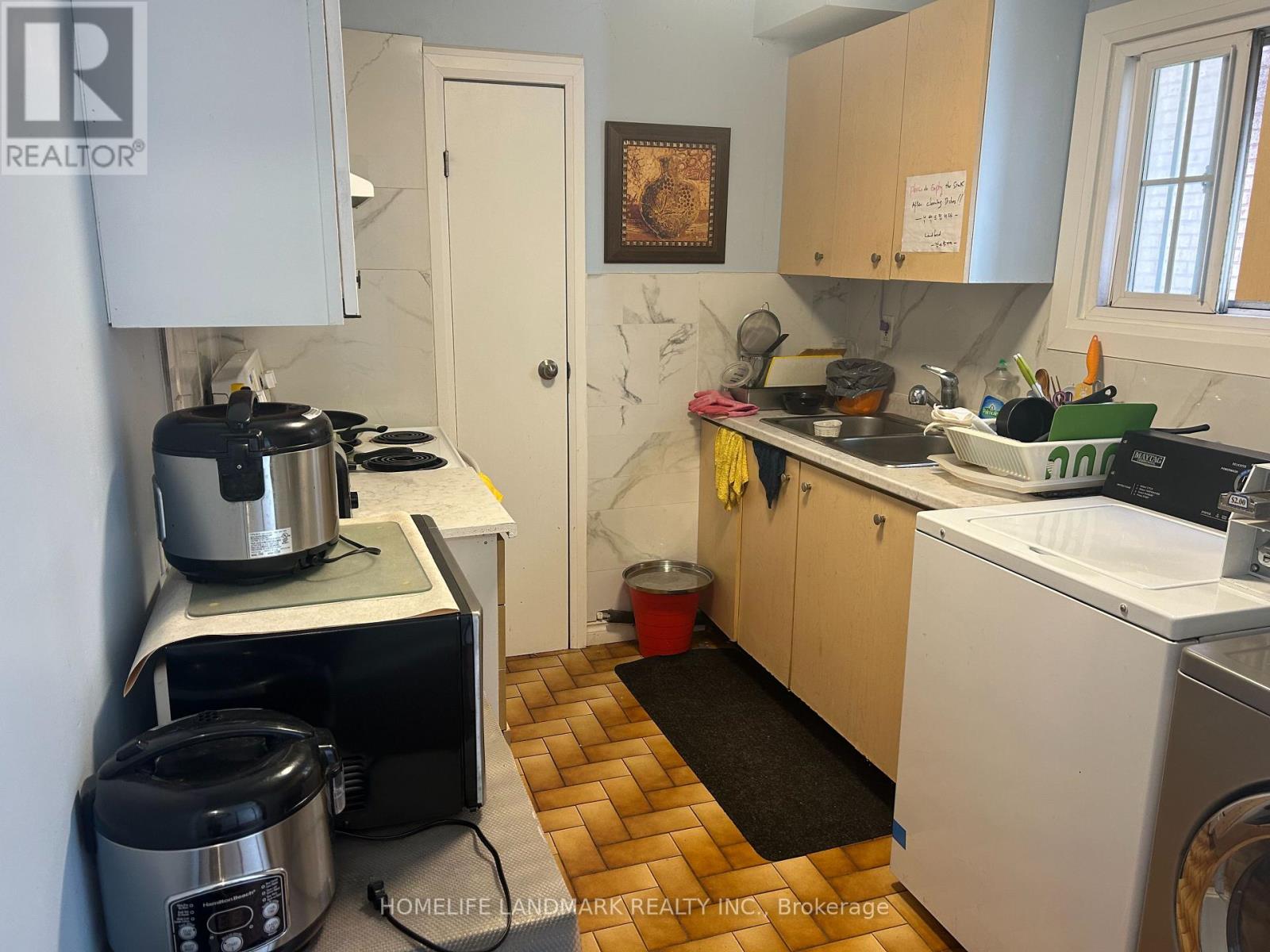 67 Abitibi Avenue, Toronto (Newtonbrook East), Ontario  M2M 2V3 - Photo 4 - C12484992