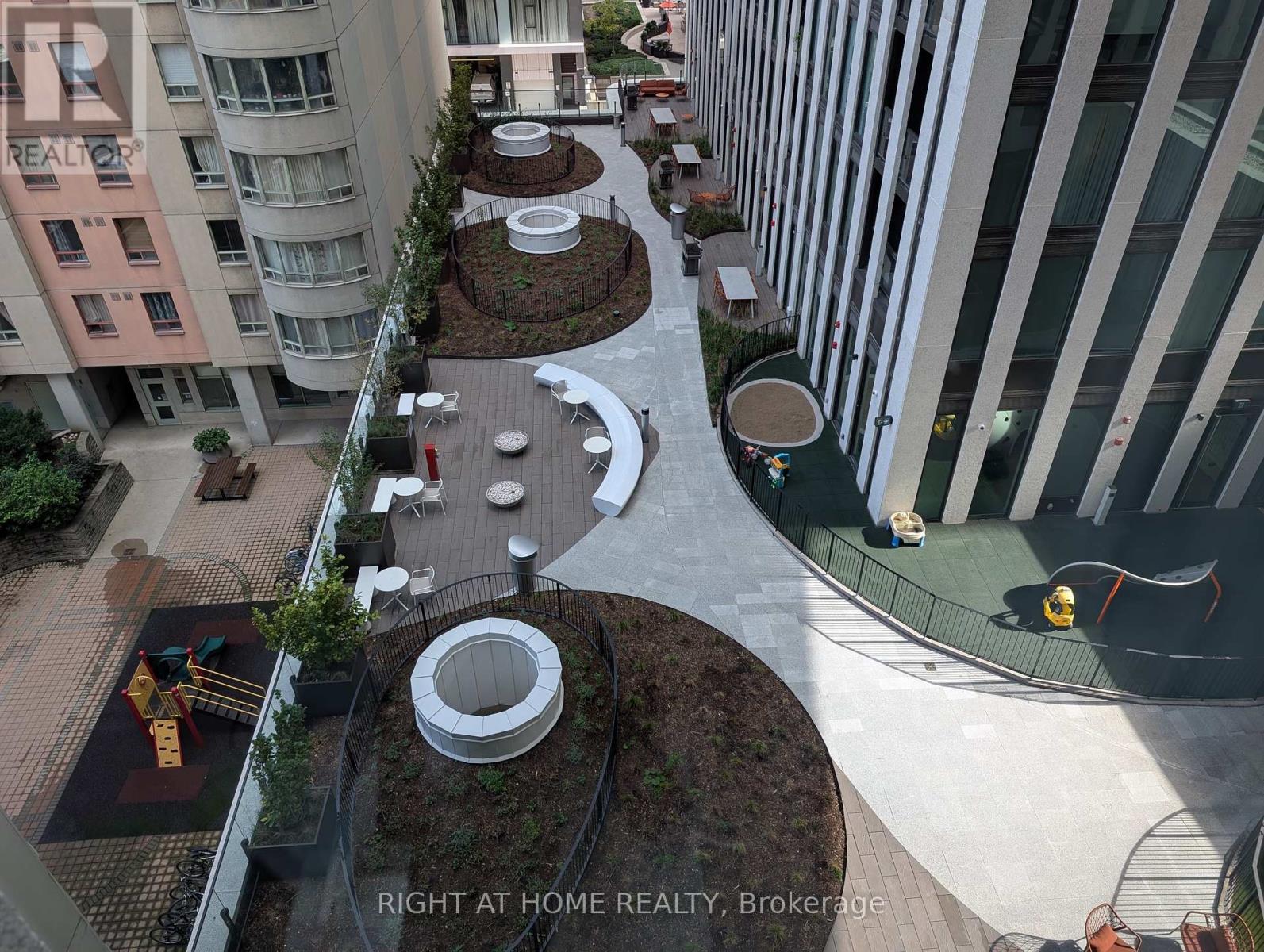 614 - 121 St. Patrick Street, Toronto, Ontario  M5T 0B8 - Photo 1 - C12484994