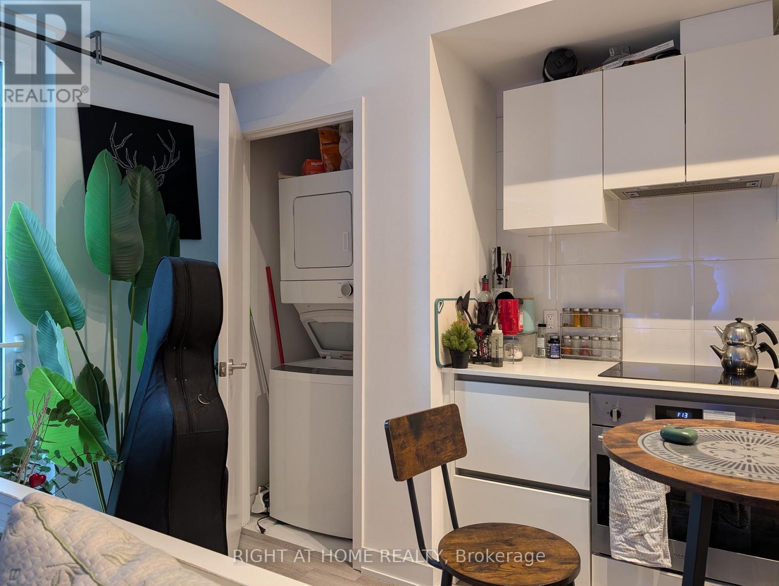 614 - 121 St. Patrick Street, Toronto, Ontario  M5T 0B8 - Photo 2 - C12484994