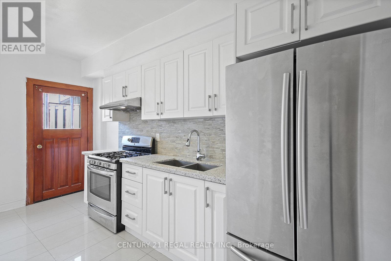 300 Montrose Avenue, Toronto, Ontario  M6G 3G8 - Photo 10 - C12485023