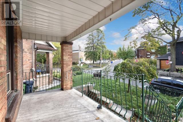 300 Montrose Avenue, Toronto, Ontario  M6G 3G8 - Photo 17 - C12485023