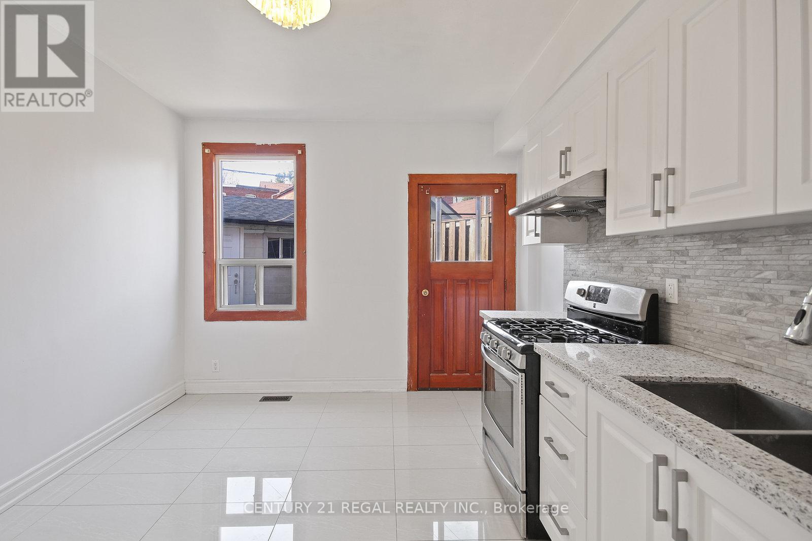 300 Montrose Avenue, Toronto, Ontario  M6G 3G8 - Photo 22 - C12485023