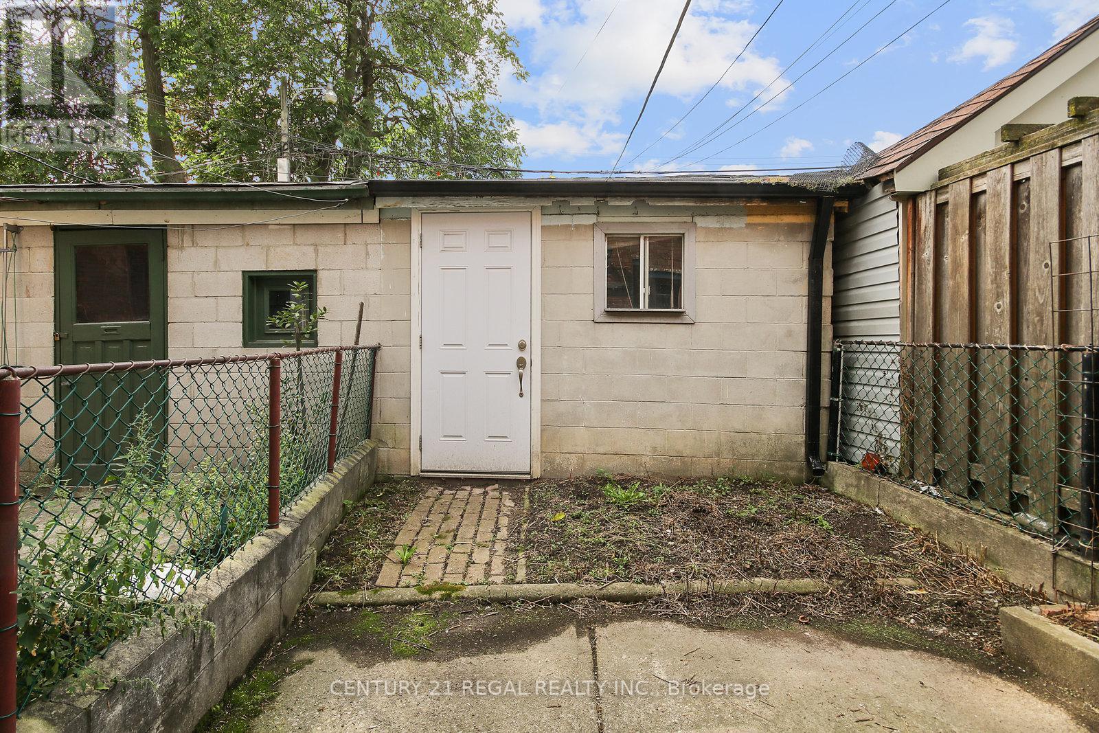 300 Montrose Avenue, Toronto, Ontario  M6G 3G8 - Photo 33 - C12485023