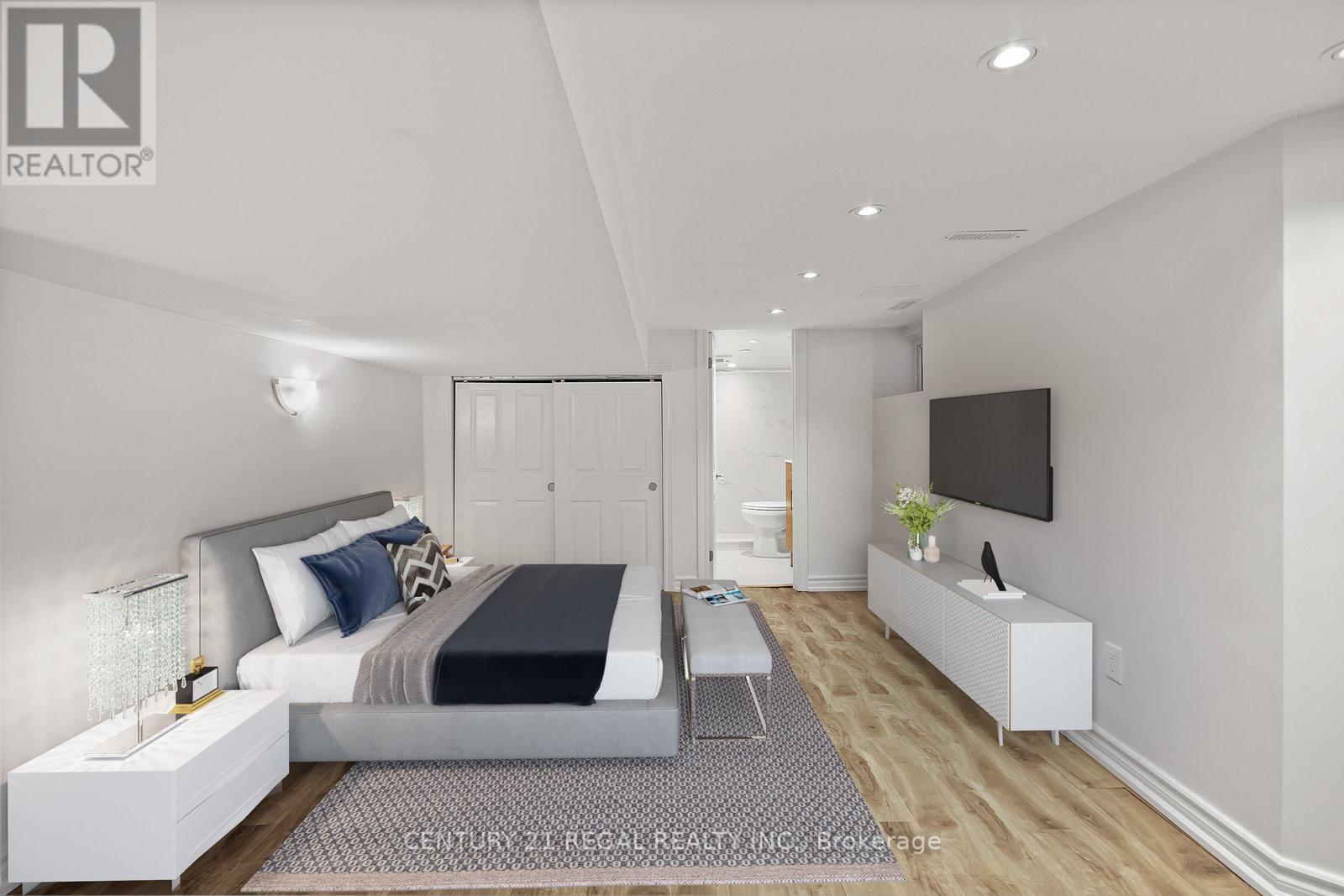 300 Montrose Avenue, Toronto, Ontario  M6G 3G8 - Photo 4 - C12485023