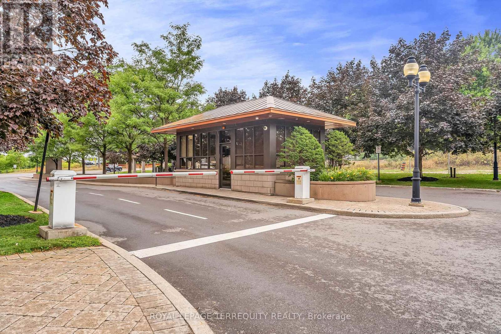 1409 - 9225 Jane Street, Vaughan, Ontario  L6A 0J7 - Photo 2 - N12485002