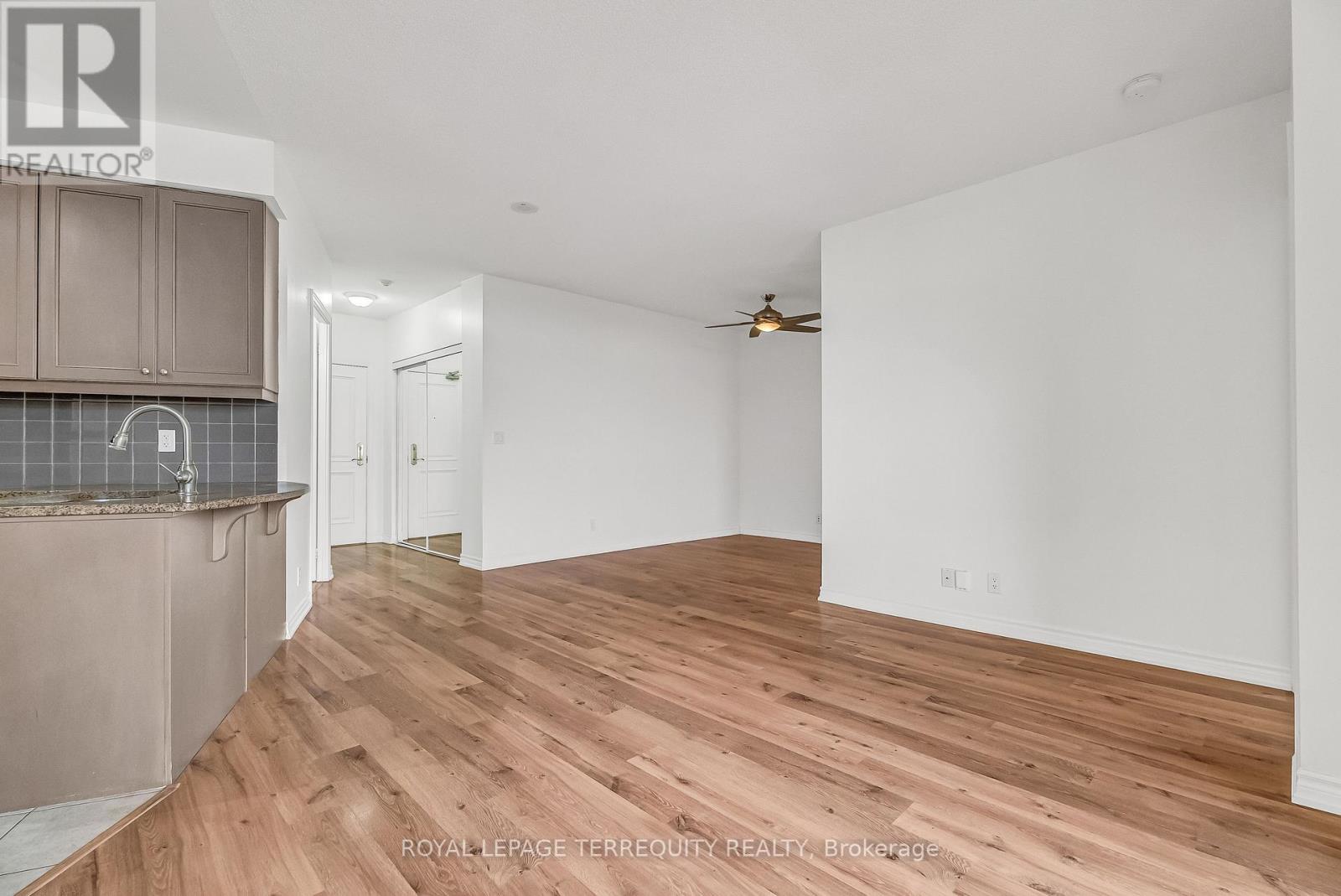 1409 - 9225 Jane Street, Vaughan, Ontario  L6A 0J7 - Photo 8 - N12485002