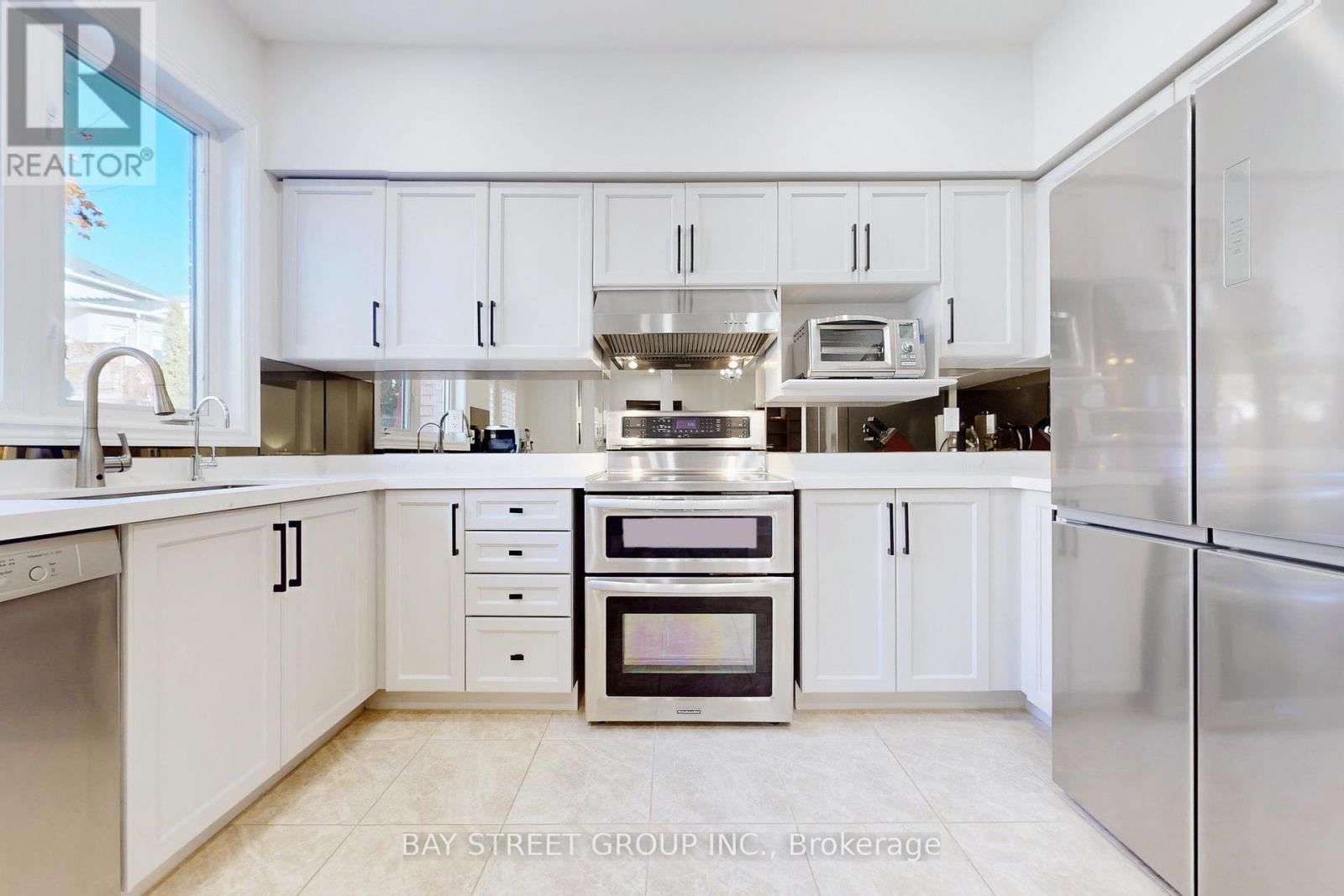 115 Colesbrook Road, Richmond Hill, Ontario  L4S 2G3 - Photo 13 - N12485018