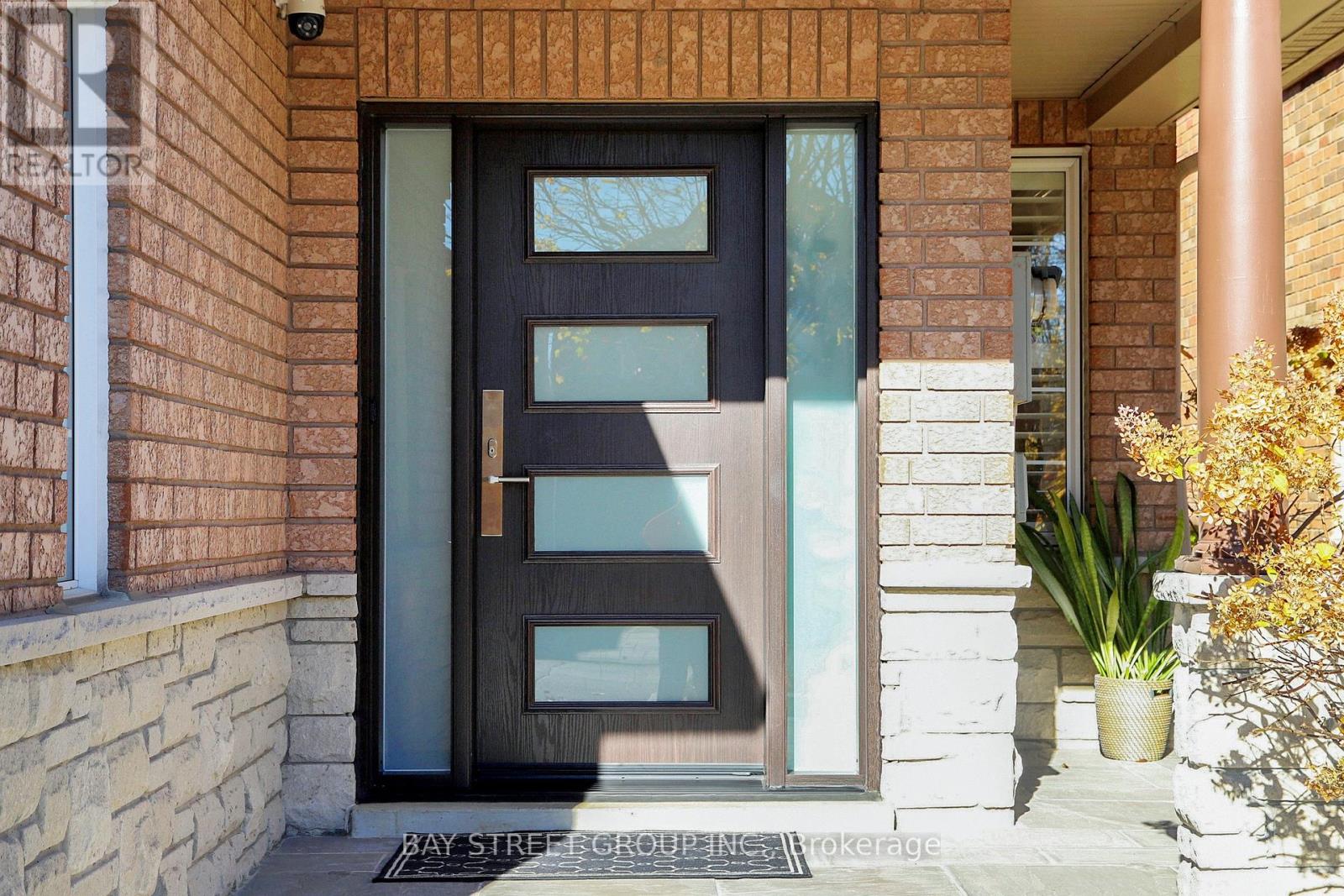 115 Colesbrook Road, Richmond Hill, Ontario  L4S 2G3 - Photo 3 - N12485018