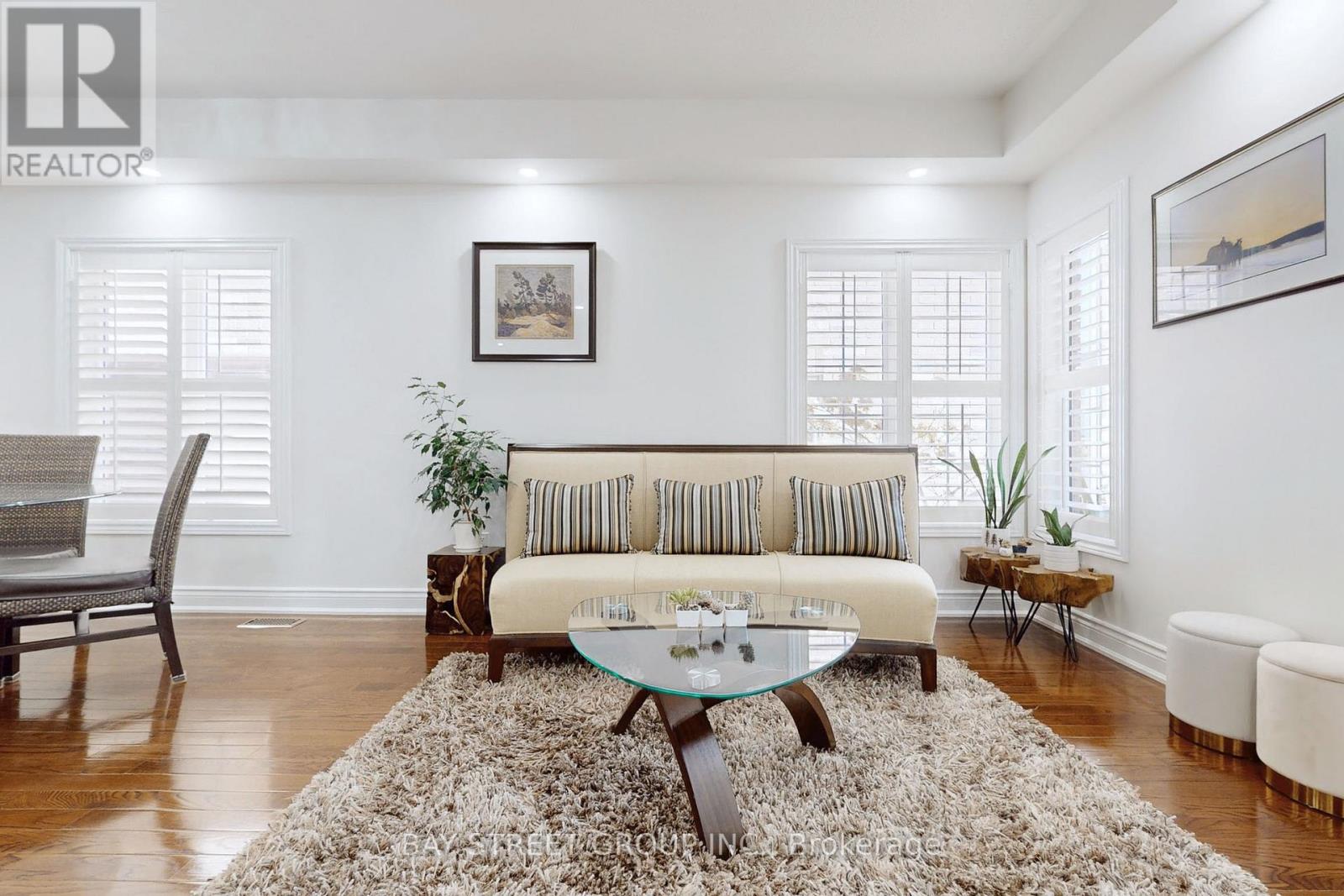 115 Colesbrook Road, Richmond Hill, Ontario  L4S 2G3 - Photo 4 - N12485018