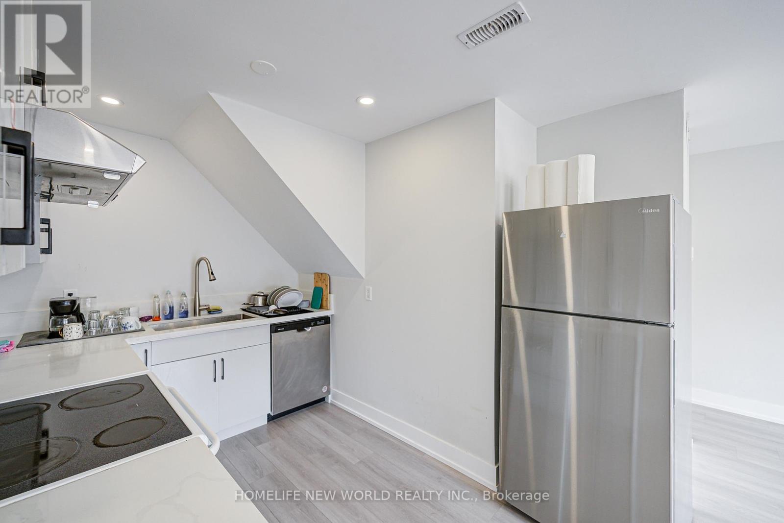 B - 133 Jefferson Avenue, Toronto, Ontario  M6K 3E4 - Photo 21 - W12484997