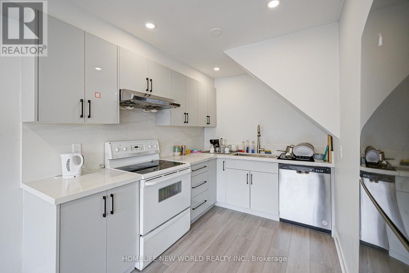 B - 133 Jefferson Avenue, Toronto, Ontario  M6K 3E4 - Photo 22 - W12484997