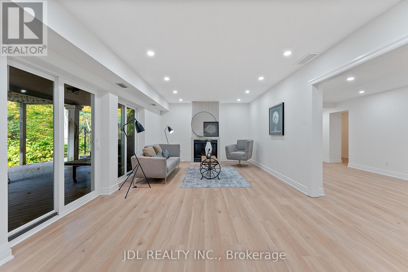 1859 Lincoln Green Close, Mississauga, Ontario  L5K 1C4 - Photo 18 - W12485007