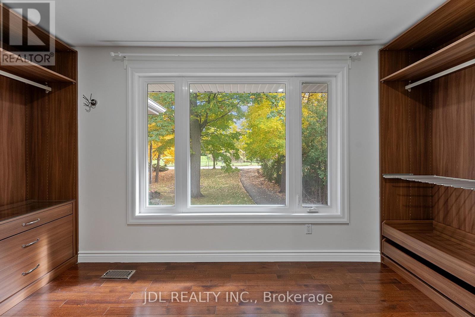 1859 Lincoln Green Close, Mississauga, Ontario  L5K 1C4 - Photo 35 - W12485007