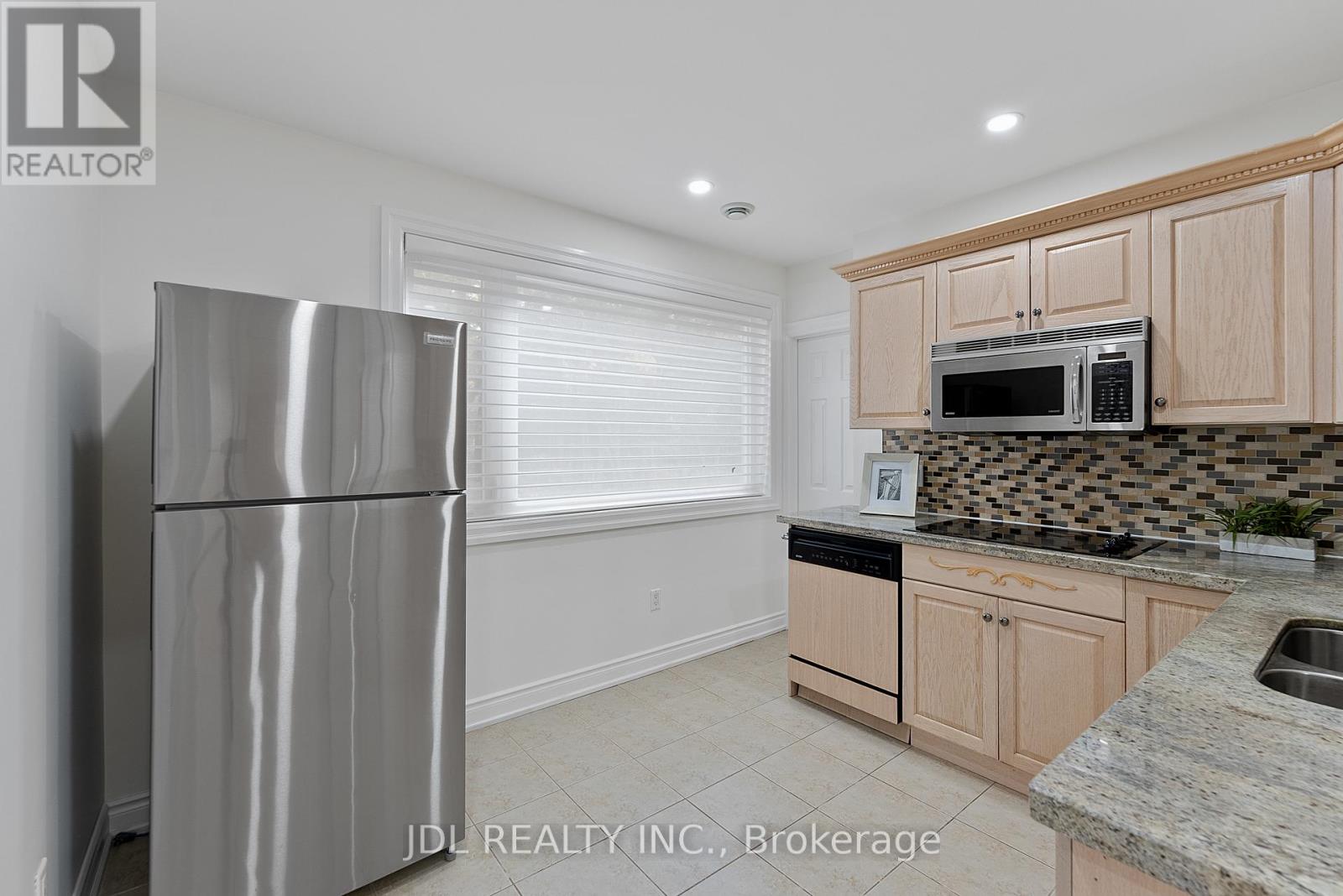 1859 Lincoln Green Close, Mississauga, Ontario  L5K 1C4 - Photo 44 - W12485007