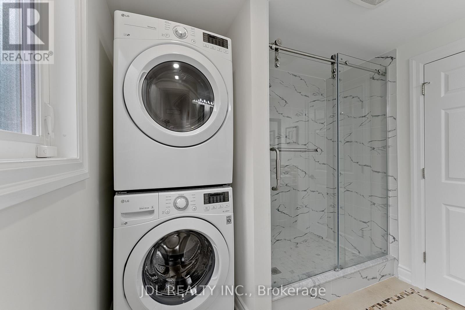 1859 Lincoln Green Close, Mississauga, Ontario  L5K 1C4 - Photo 46 - W12485007