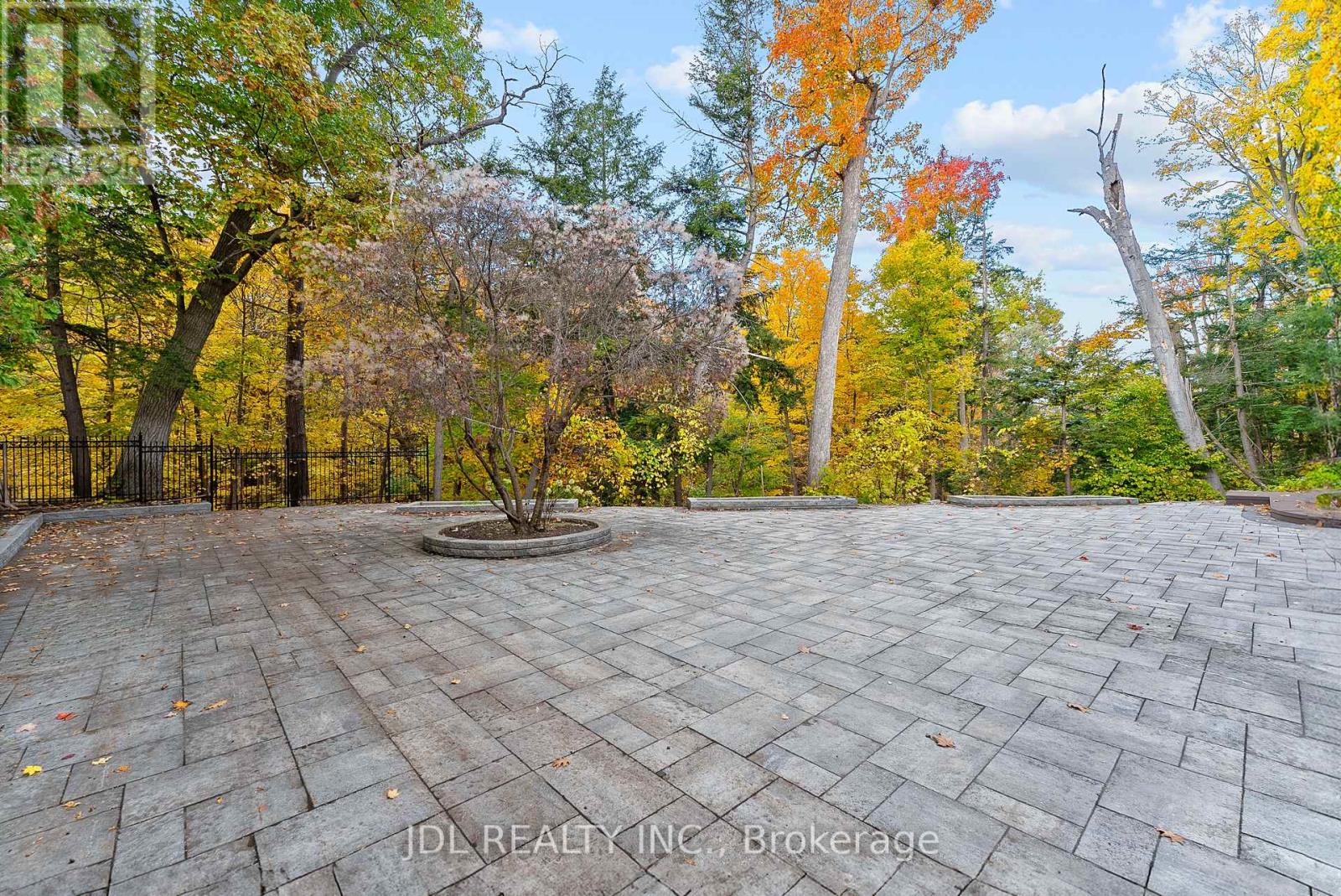 1859 Lincoln Green Close, Mississauga, Ontario  L5K 1C4 - Photo 7 - W12485007