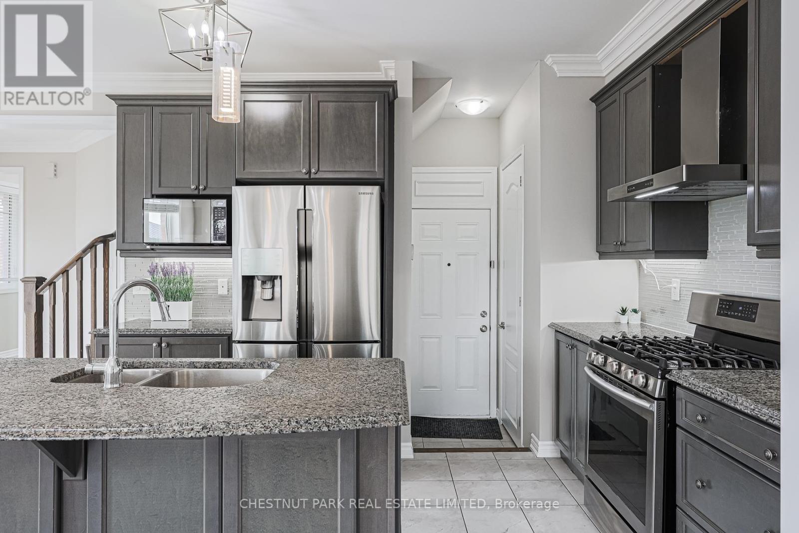 565 Edenbrook Hill Drive, Brampton, Ontario  L7A 4T6 - Photo 11 - W12485008