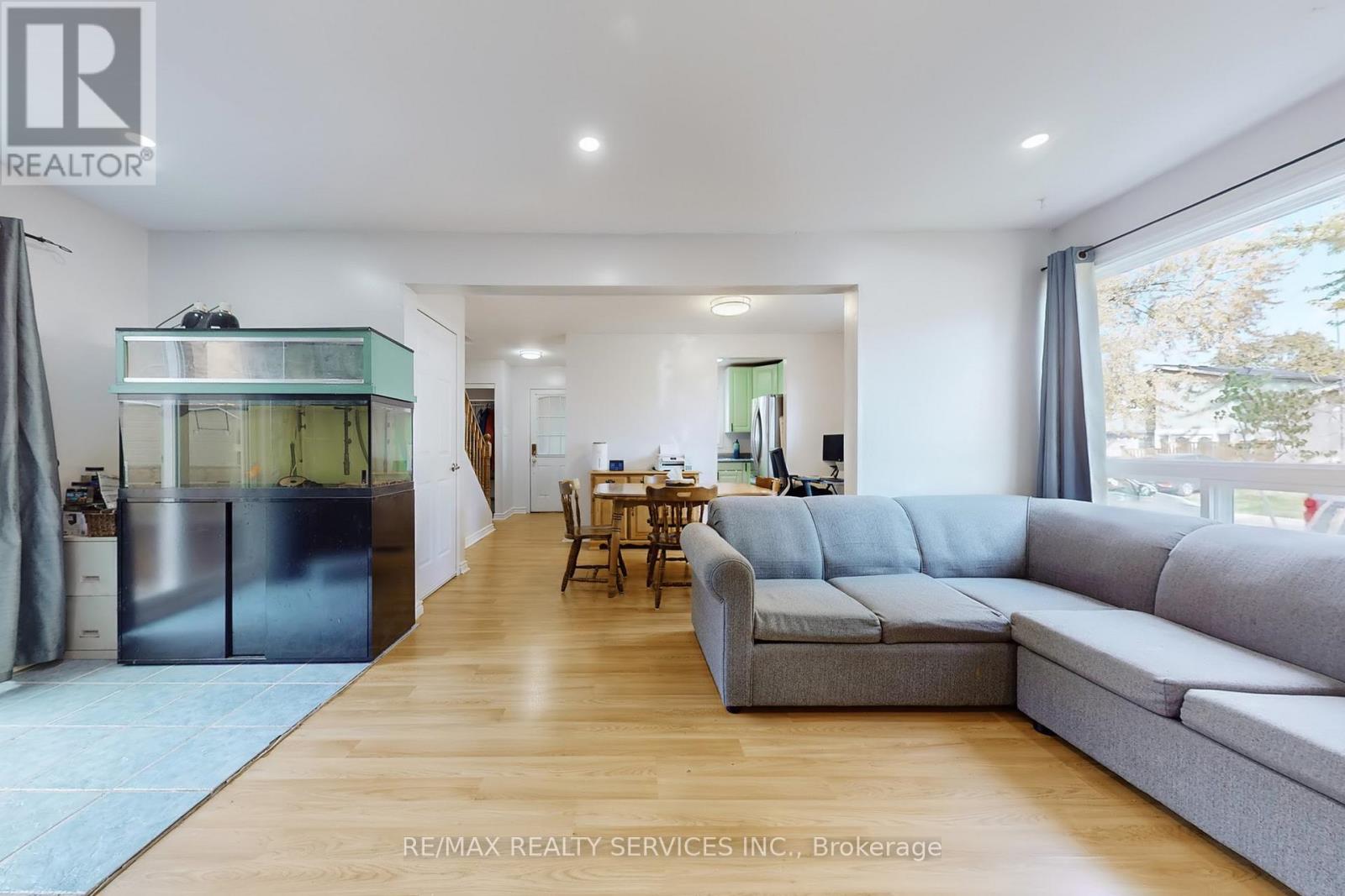 2 Hector Court, Brampton, Ontario  L6S 1P1 - Photo 7 - W12485022