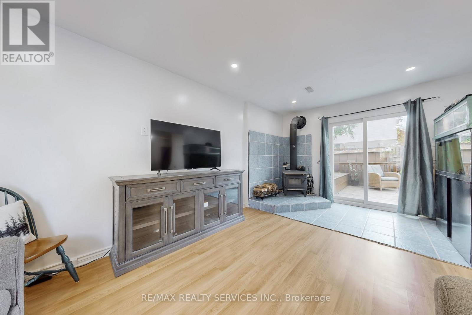 2 Hector Court, Brampton, Ontario  L6S 1P1 - Photo 9 - W12485022