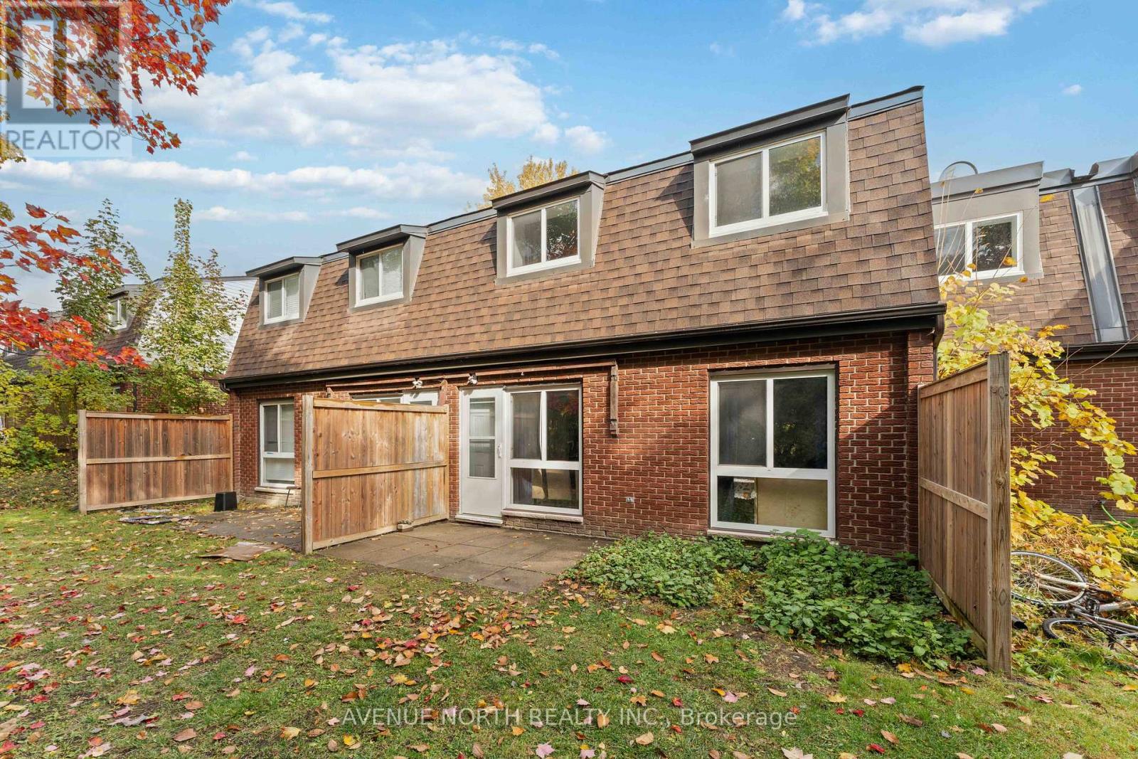 11k - 2080 Ogilvie Road, Ottawa, Ontario  K1J 7N8 - Photo 2 - X12484784