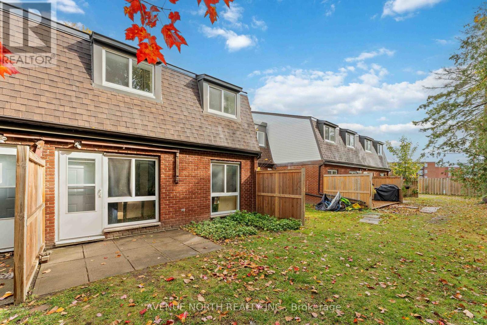 11k - 2080 Ogilvie Road, Ottawa, Ontario  K1J 7N8 - Photo 3 - X12484784