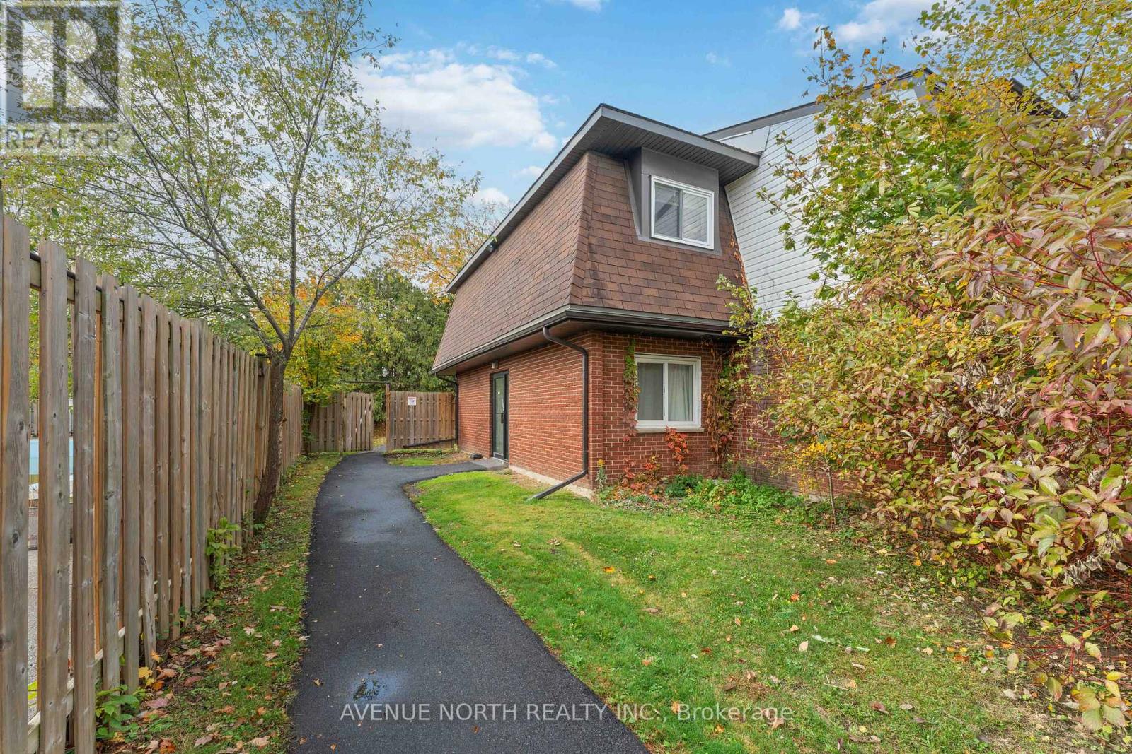 11k - 2080 Ogilvie Road, Ottawa, Ontario  K1J 7N8 - Photo 4 - X12484784