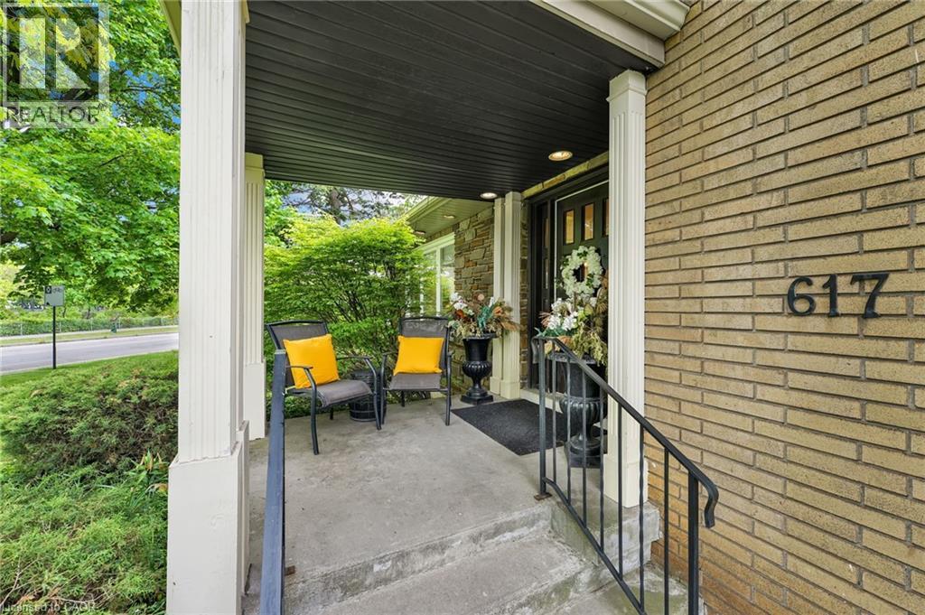 617 Scenic Drive, Hamilton, Ontario  L9C 1H2 - Photo 2 - 40738858
