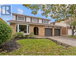 25 BRIARSCROSS BOULEVARD, Toronto, Ontario