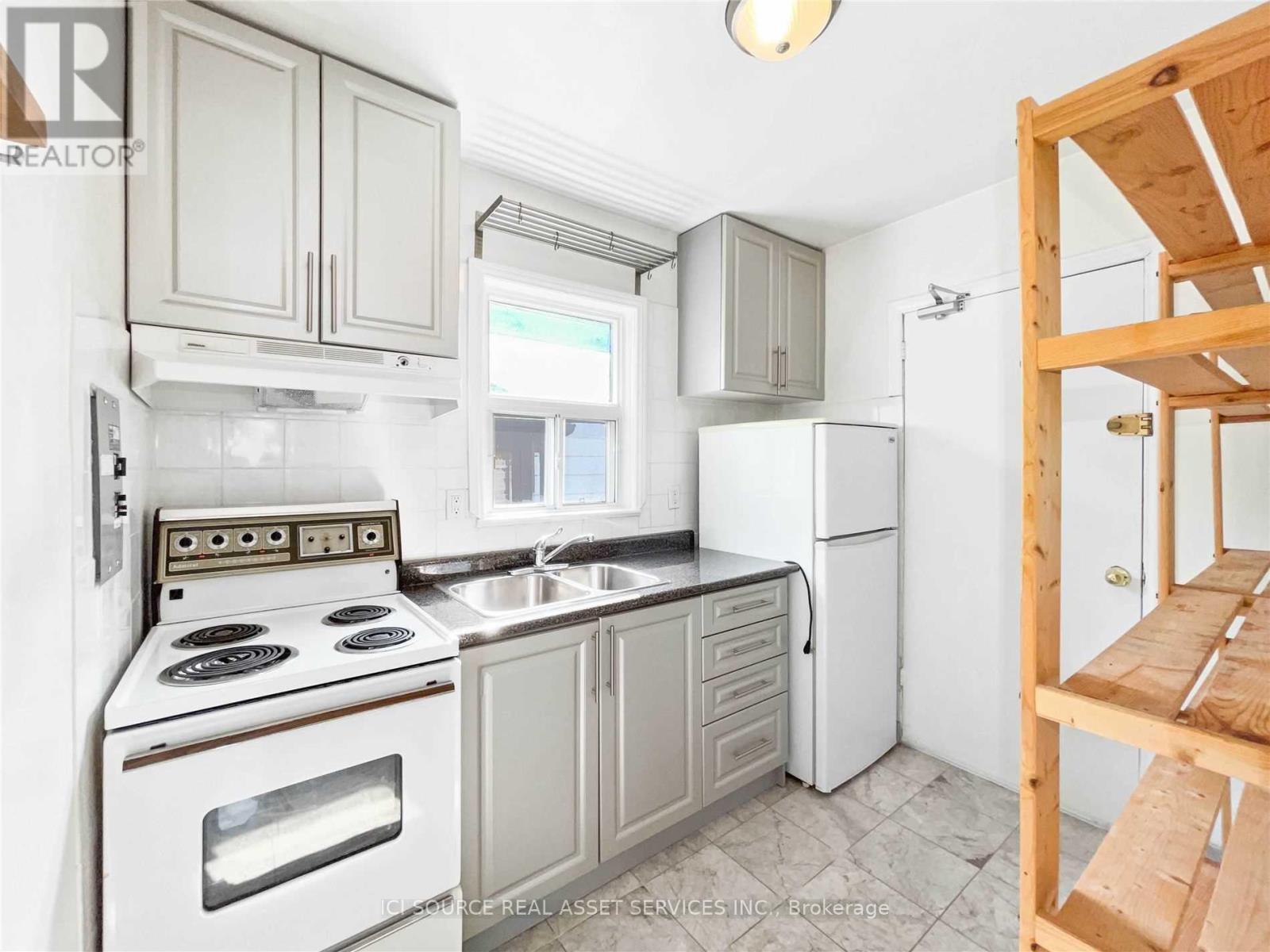 2 - 116 Eastwood Road, Toronto, Ontario  M4L 2C9 - Photo 15 - E12485038