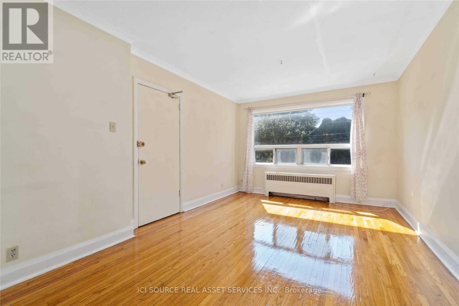 2 - 116 Eastwood Road, Toronto, Ontario  M4L 2C9 - Photo 4 - E12485038