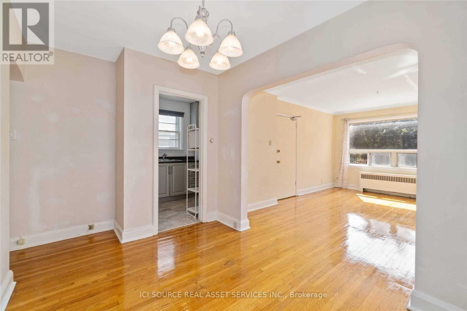 2 - 116 Eastwood Road, Toronto, Ontario  M4L 2C9 - Photo 8 - E12485038