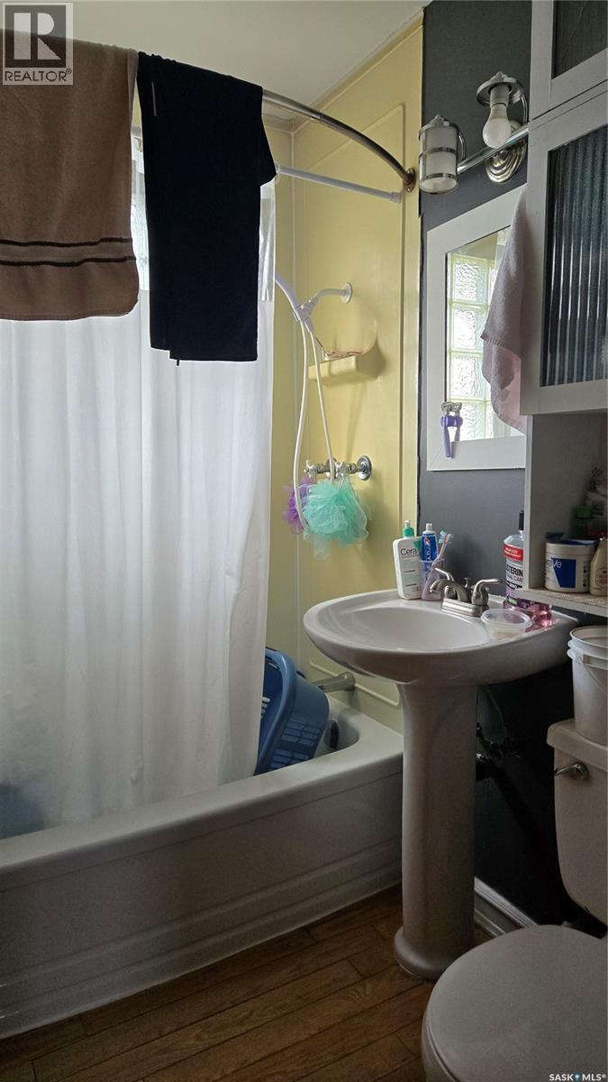 112 4th Street E, Carnduff, Saskatchewan  S0C 0S0 - Photo 6 - SK021850