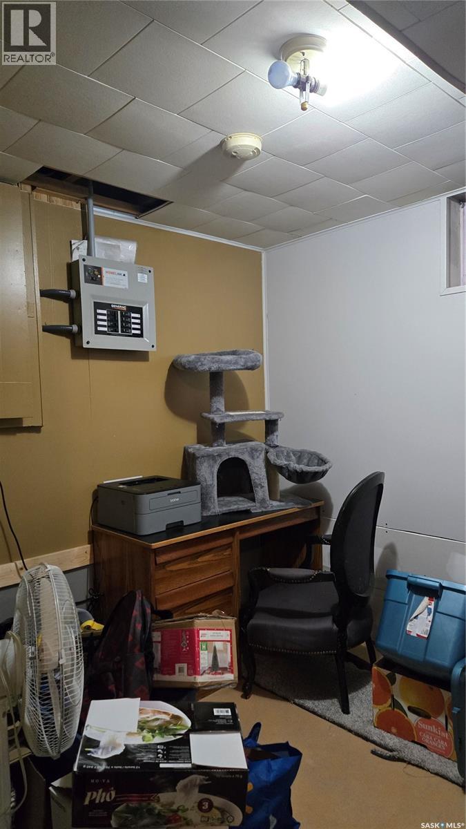 112 4th Street E, Carnduff, Saskatchewan  S0C 0S0 - Photo 7 - SK021850