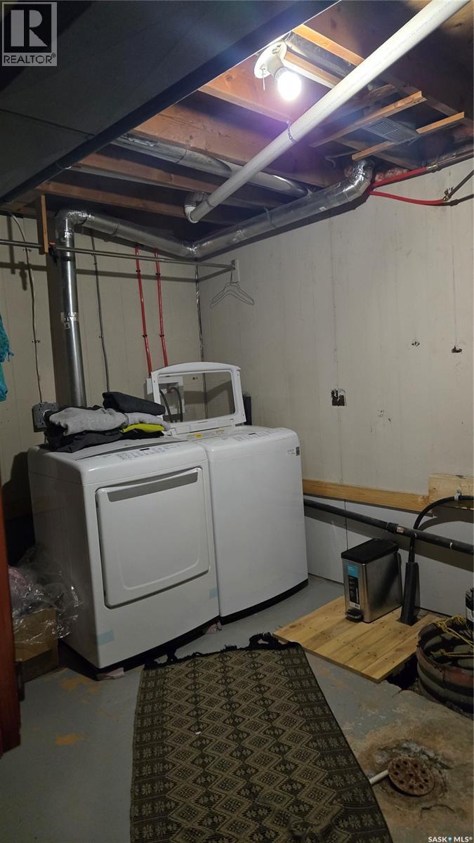 112 4th Street E, Carnduff, Saskatchewan  S0C 0S0 - Photo 9 - SK021850