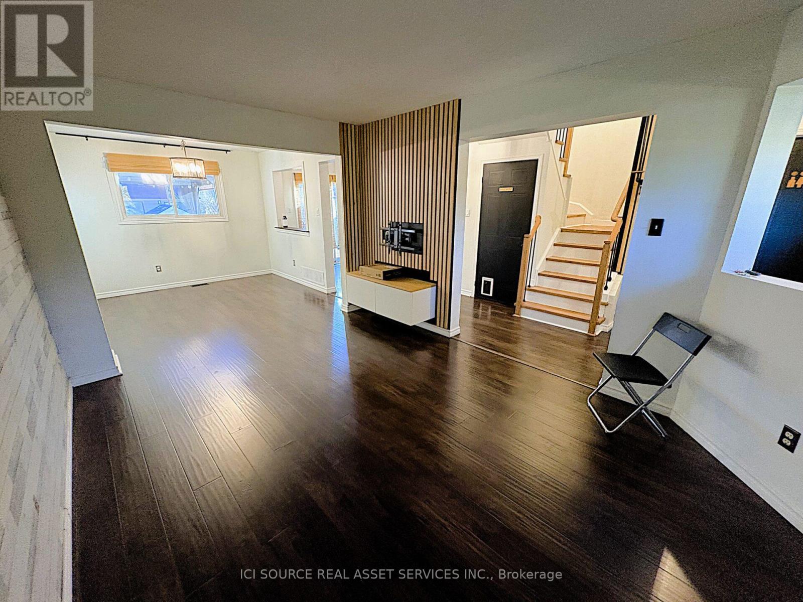 20 Corrie Crescent, Essa (Angus), Ontario  L0M 1B3 - Photo 5 - N12485024