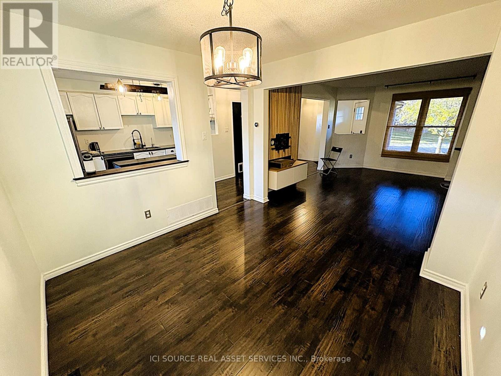 20 Corrie Crescent, Essa (Angus), Ontario  L0M 1B3 - Photo 7 - N12485024