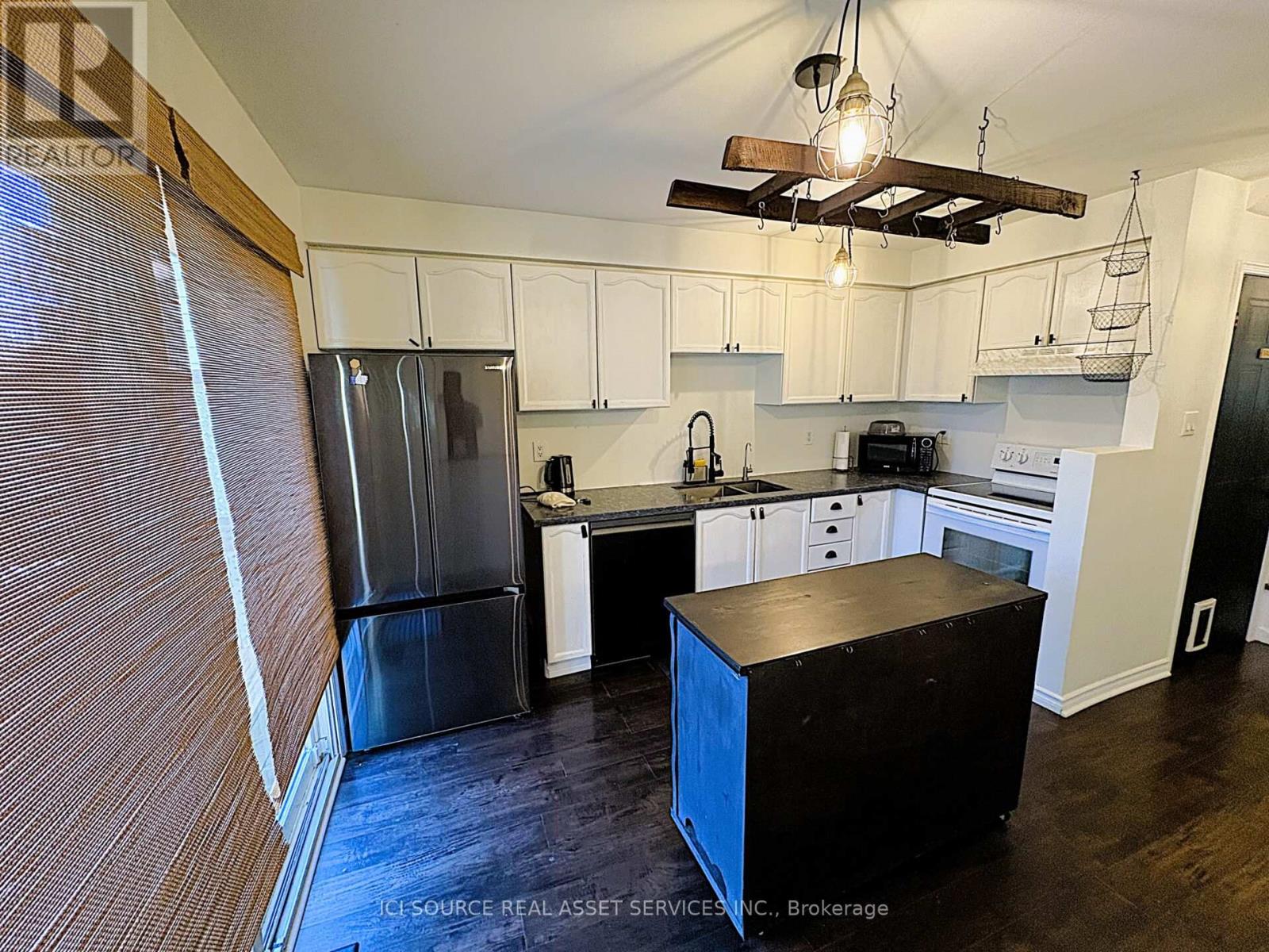 20 Corrie Crescent, Essa (Angus), Ontario  L0M 1B3 - Photo 8 - N12485024