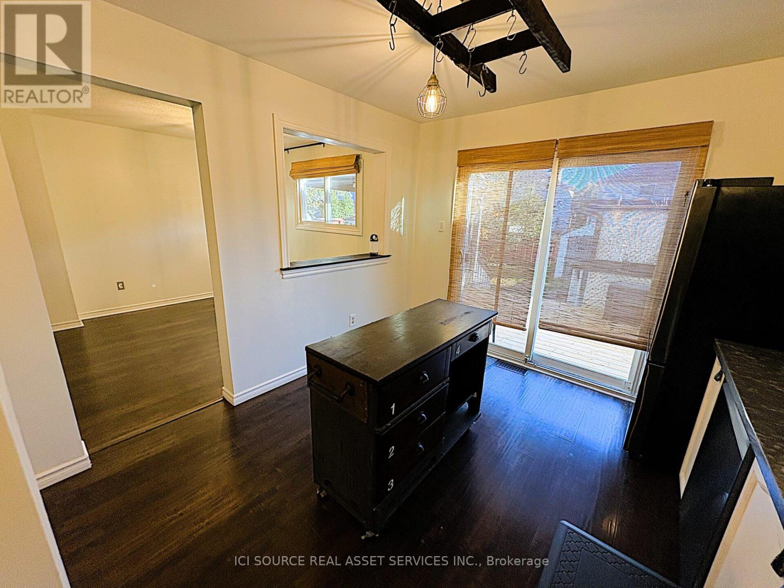 20 Corrie Crescent, Essa (Angus), Ontario  L0M 1B3 - Photo 9 - N12485024