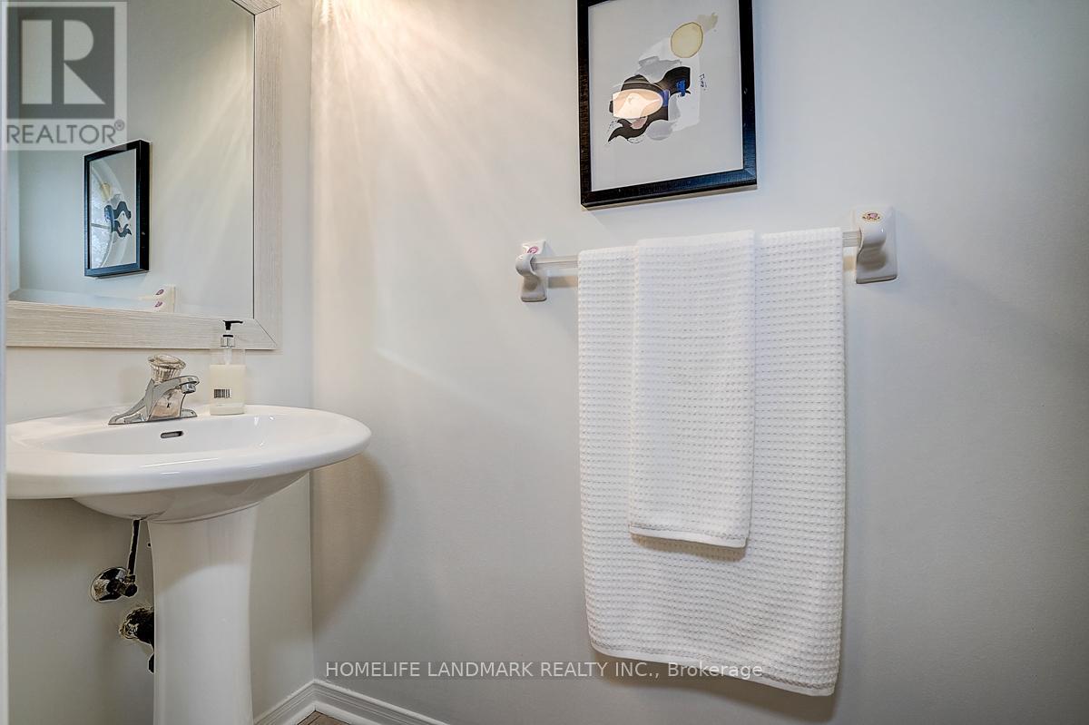 21 Raintree Drive, Markham, Ontario  L3R 5T9 - Photo 5 - N12485034