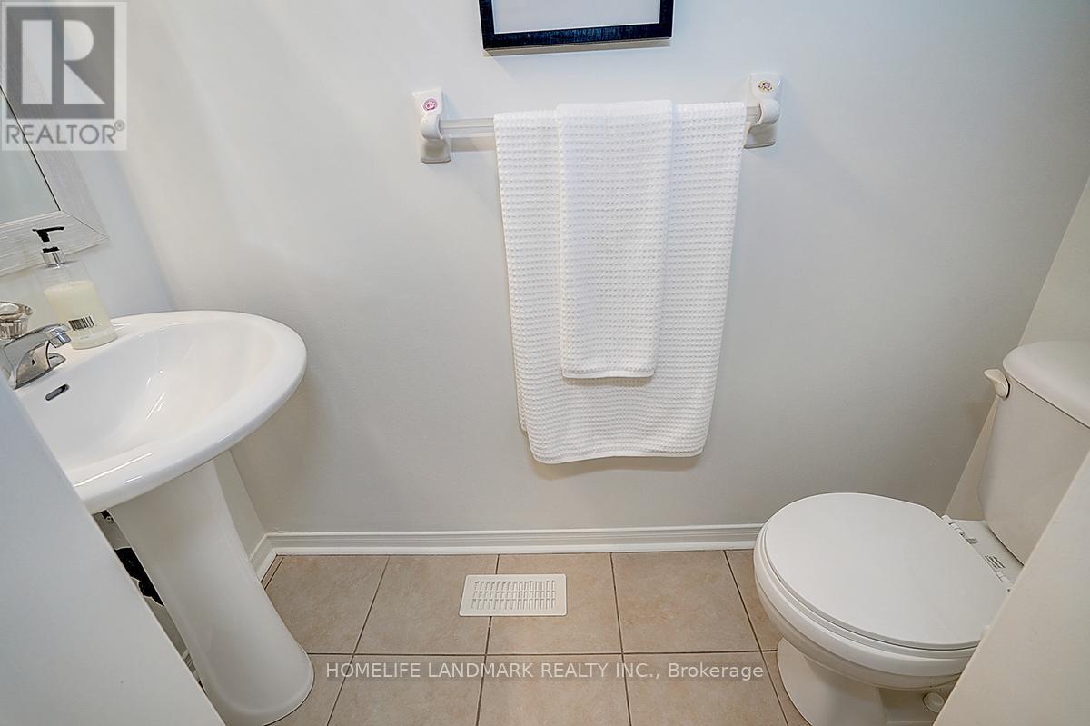 21 Raintree Drive, Markham, Ontario  L3R 5T9 - Photo 6 - N12485034