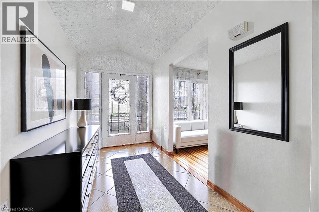 215 Dewitt Road, Stoney Creek, Ontario  L8E 2S9 - Photo 3 - 40782440