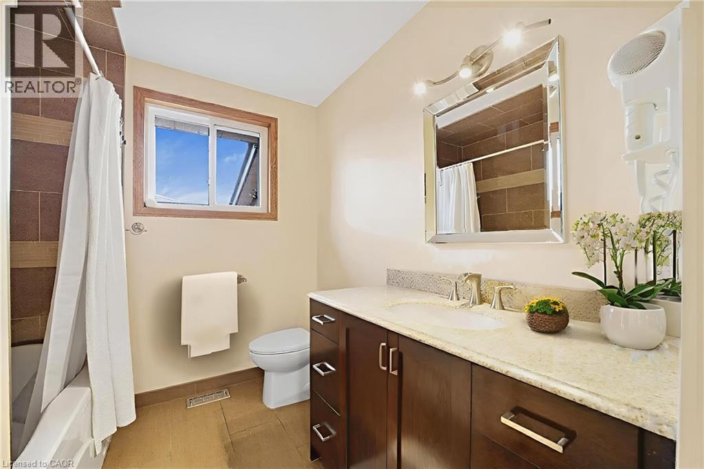 215 Dewitt Road, Stoney Creek, Ontario  L8E 2S9 - Photo 7 - 40782440