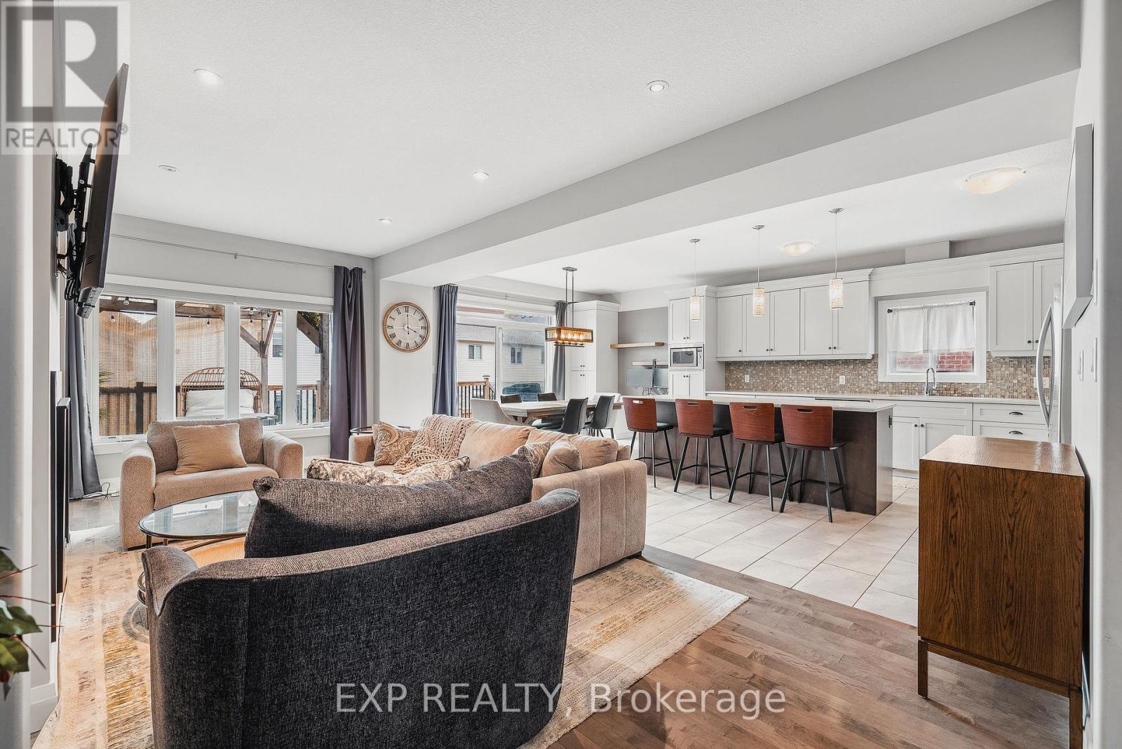 Property at 346 MOORLANDS CRESCENT image 4