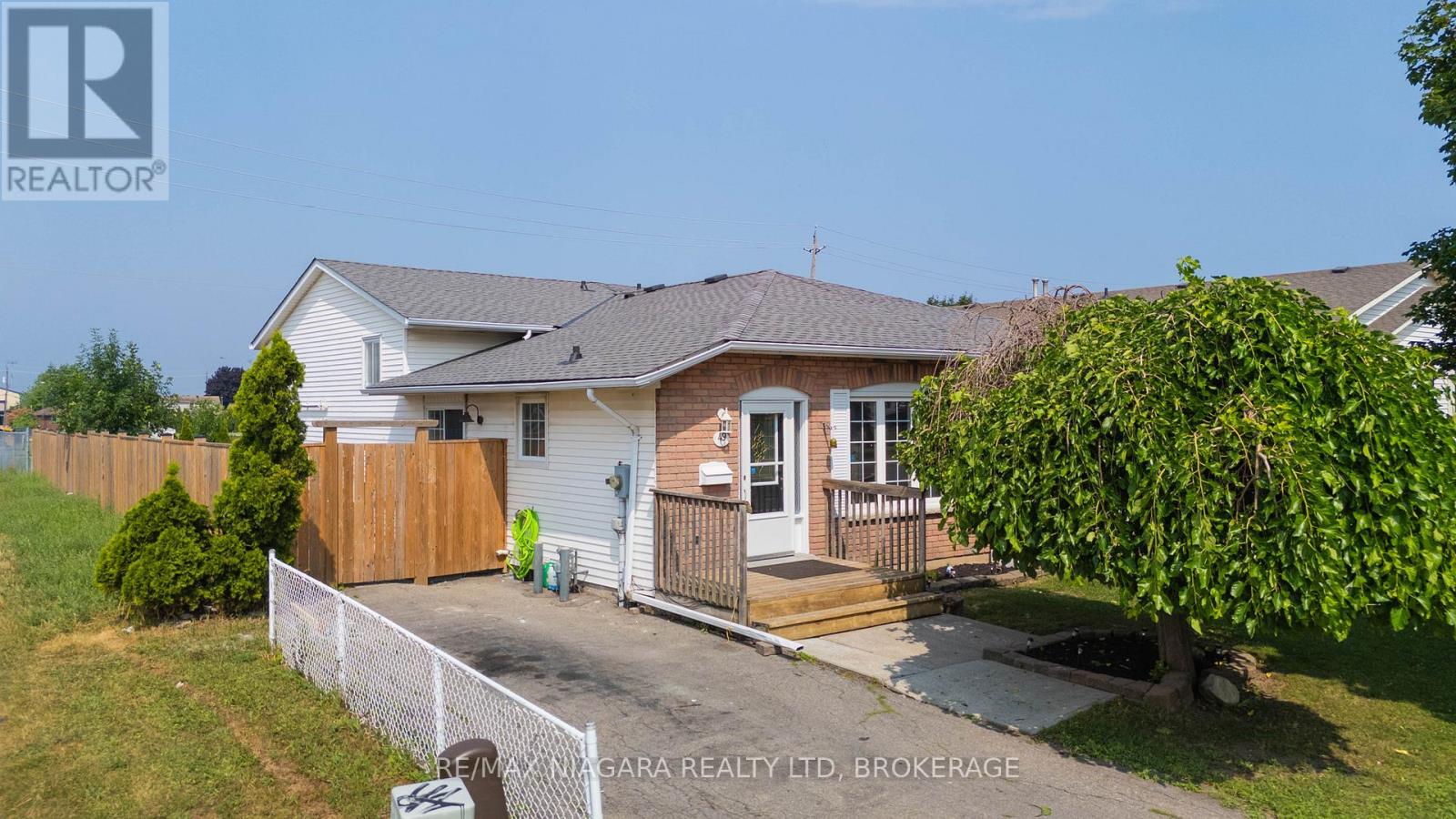 49 Autumn Place W, St. Catharines, Ontario  L2P 2W6 - Photo 1 - X12485055