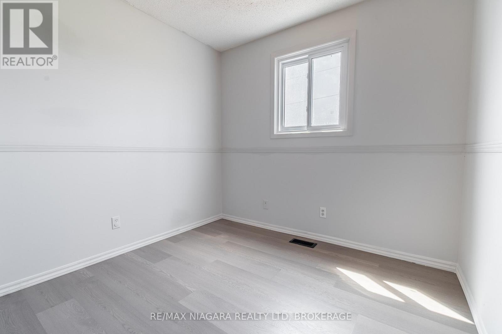 49 Autumn Place W, St. Catharines, Ontario  L2P 2W6 - Photo 13 - X12485055